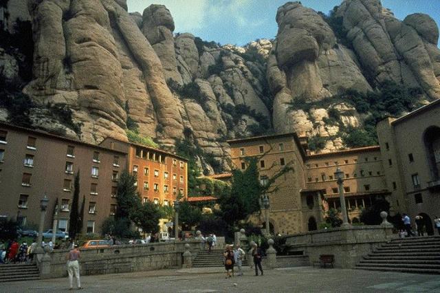 фото монастыря в Монсеррат Испания