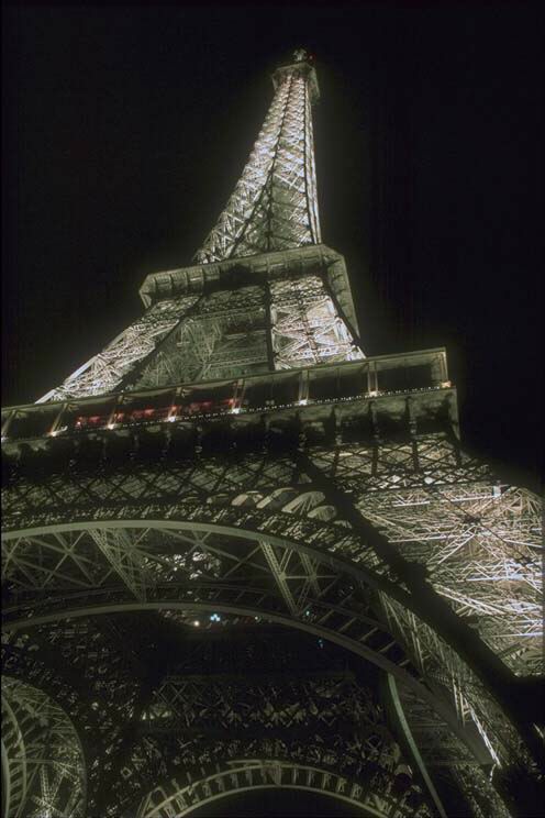 Image of night highlighted Eiffel Tower