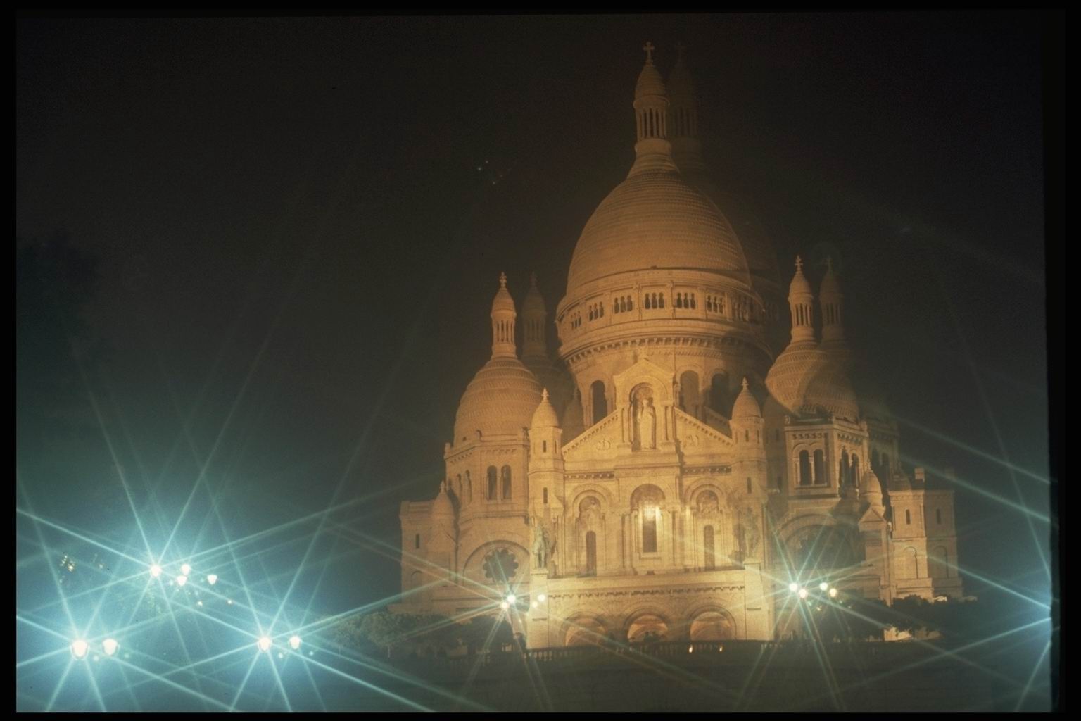 Изображение церкви Сакре Кер (Sacre Coeur) на Монмартре в Париже