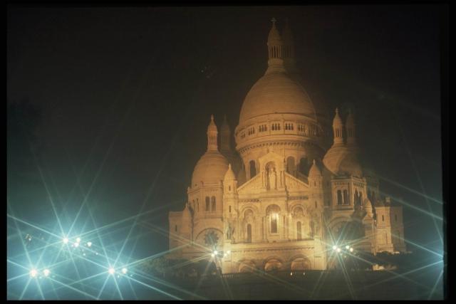 Изображение церкви Сакре Кер (Sacre Coeur) на Монмартре в Париже