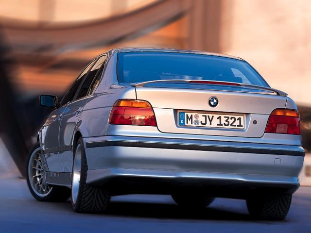 B5SEDN05.JPG