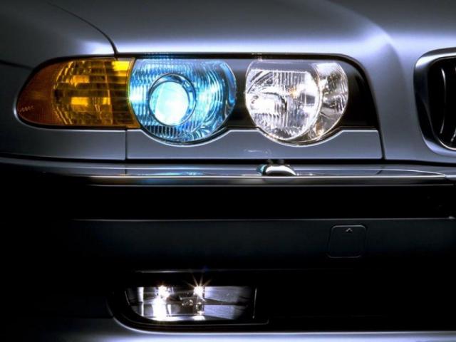 bmw_1024x768_35.jpg