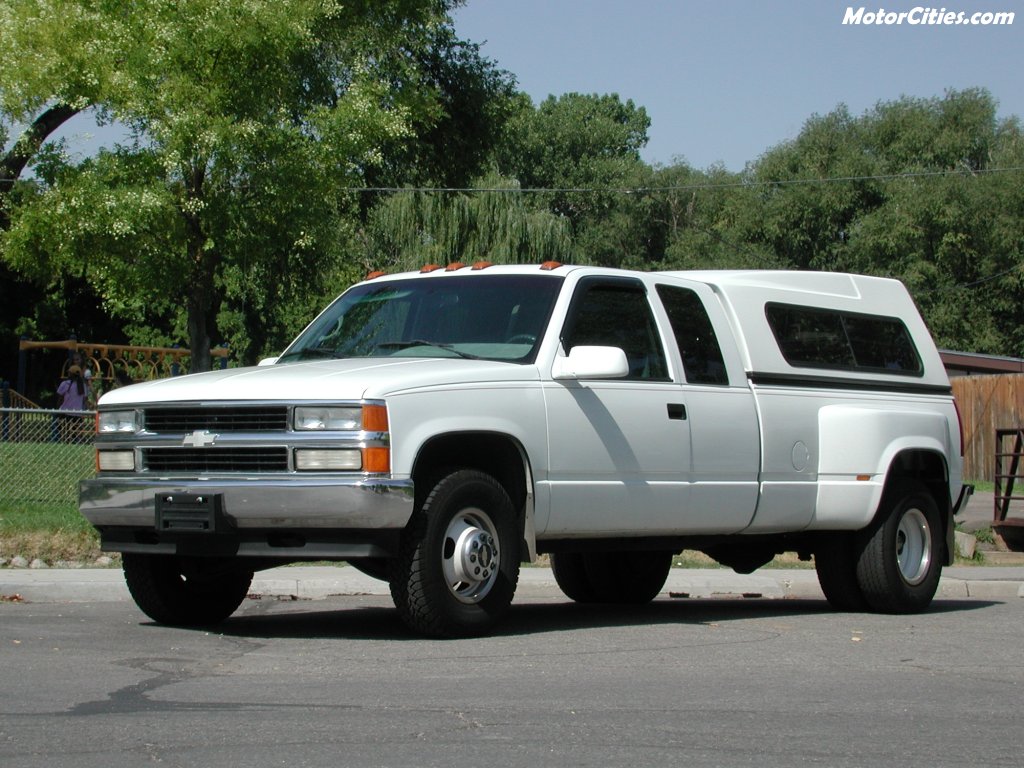 CHEVROLET DUALLY WHITE .jpg