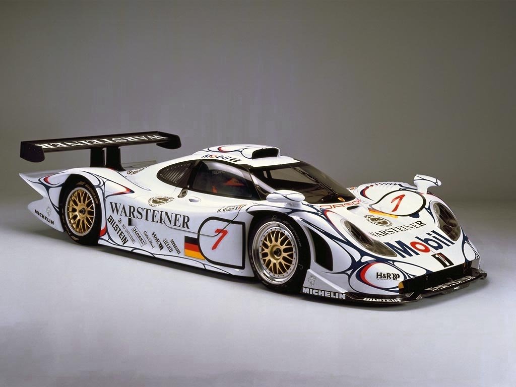 PORSHE GTS.jpg