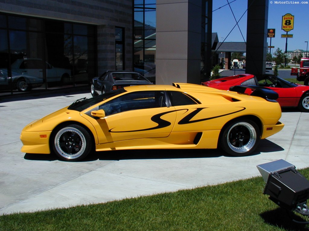 LAMBORGHINI DIABLO SV YELLO .jpg