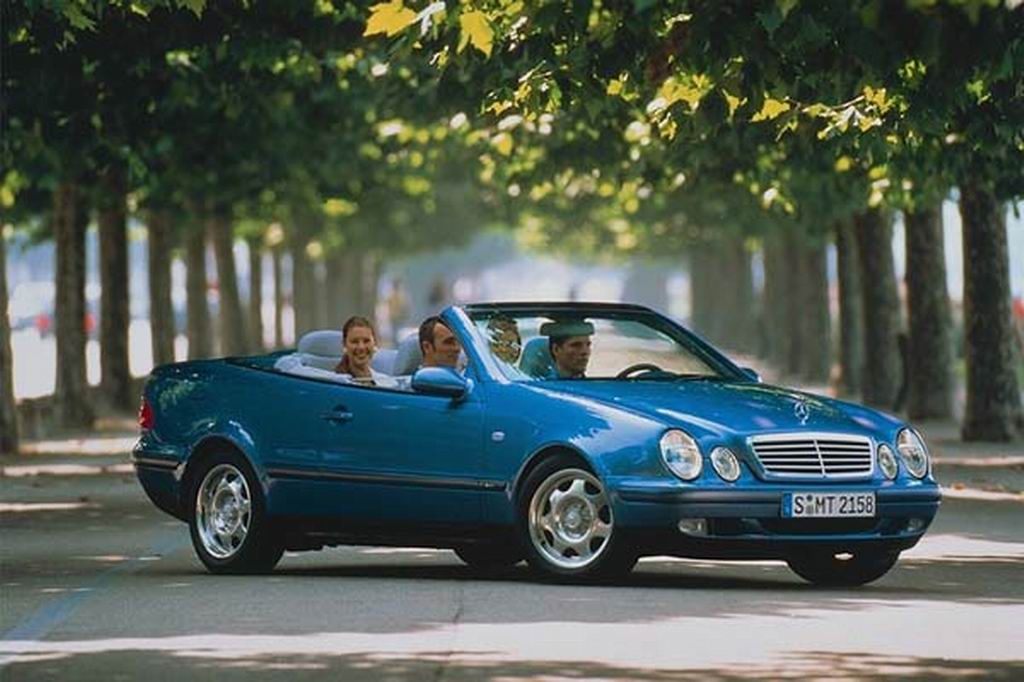 Mercedes-Benz  230 i.jpg