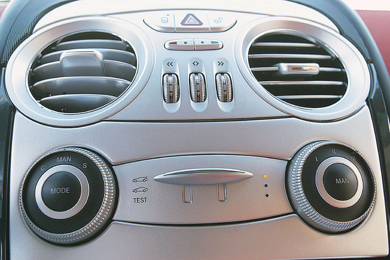 Mercedes-Benz SLR McLaren_25.jpg