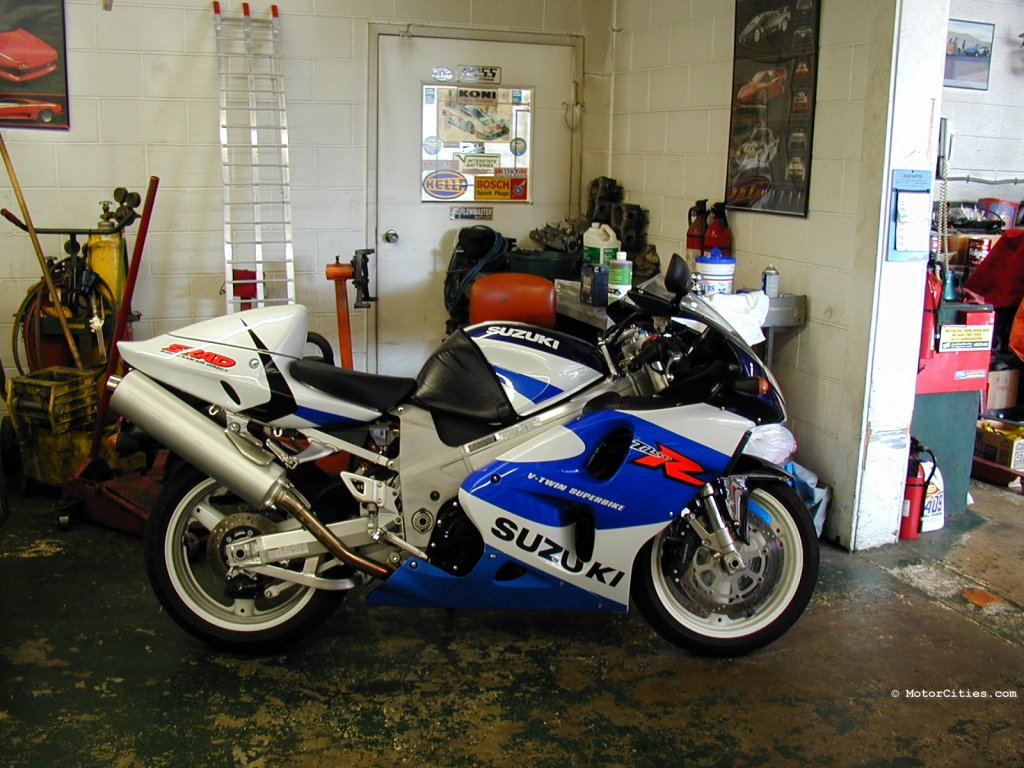 SUZUKI TL 1000 R WHITE .jpg