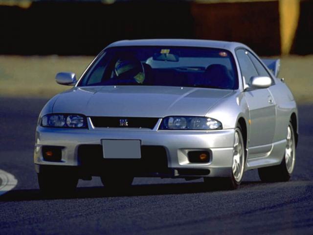 nissan_skylinegt-r_1024x768_4.jpg