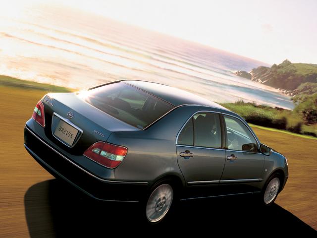 toyota_brevis_1024x768_1.jpg