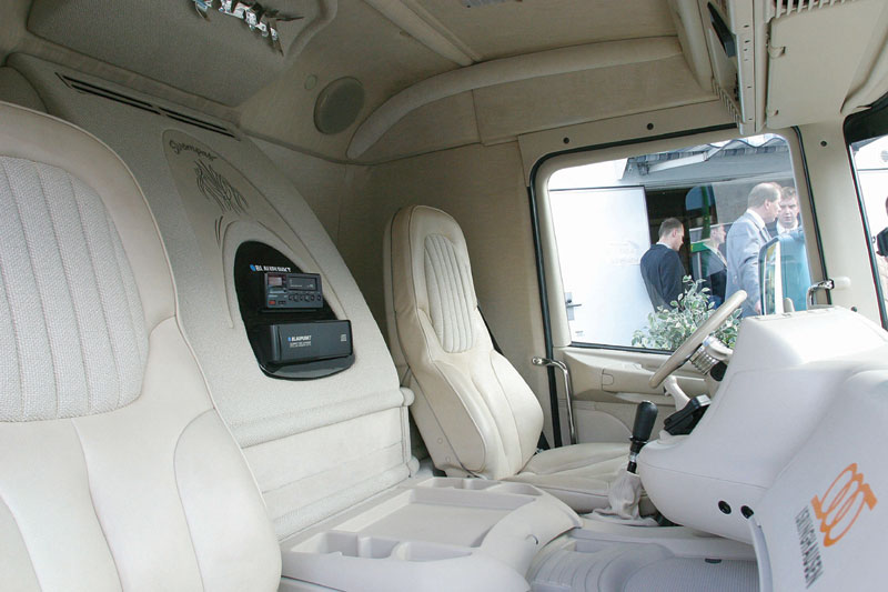 Scania-Shark_3.jpg