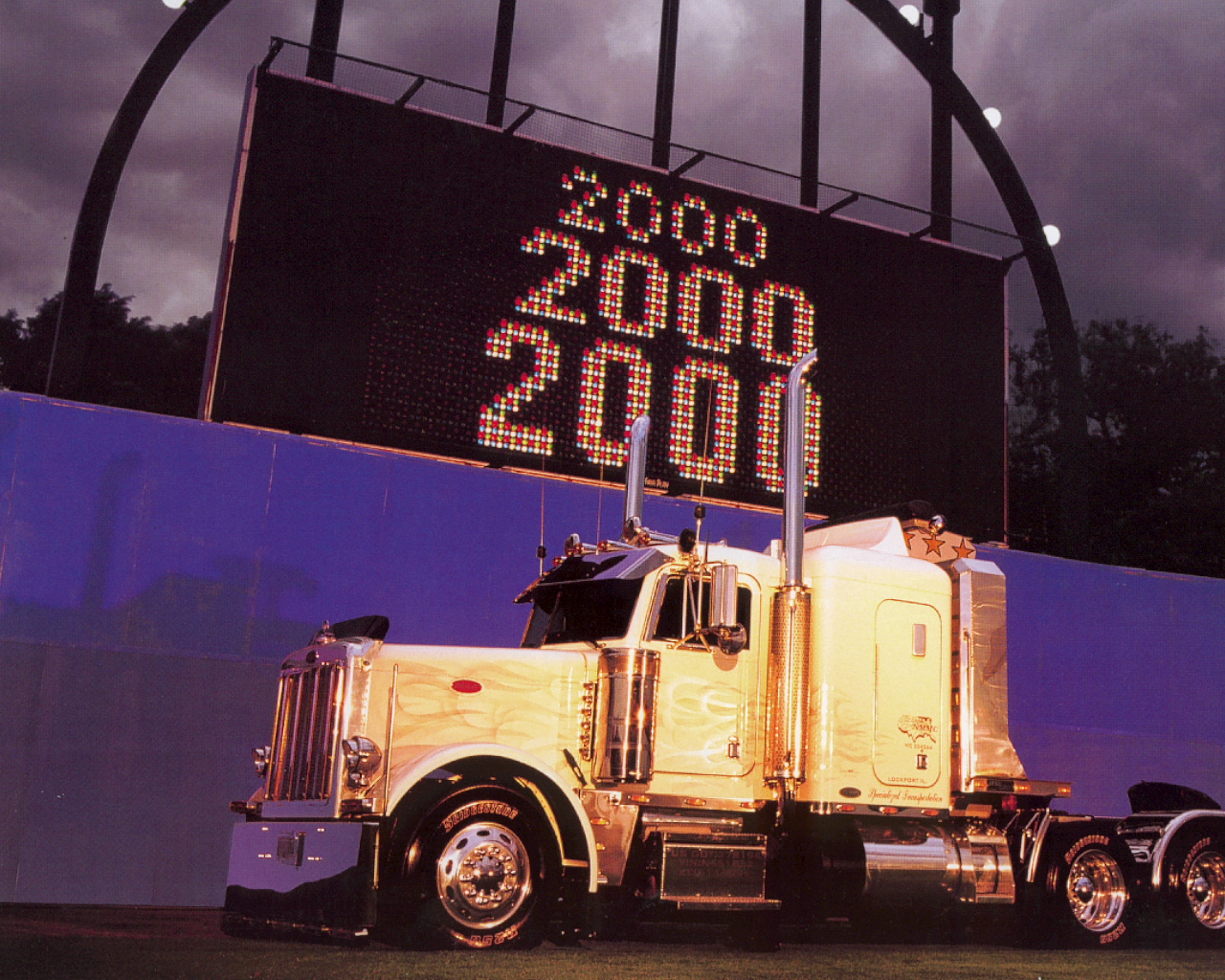 TRUCK008.JPG