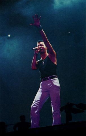 фото фронтмена группы depeche mode Дэвида Гаана