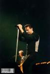 солист depeche mode на одном из концертов