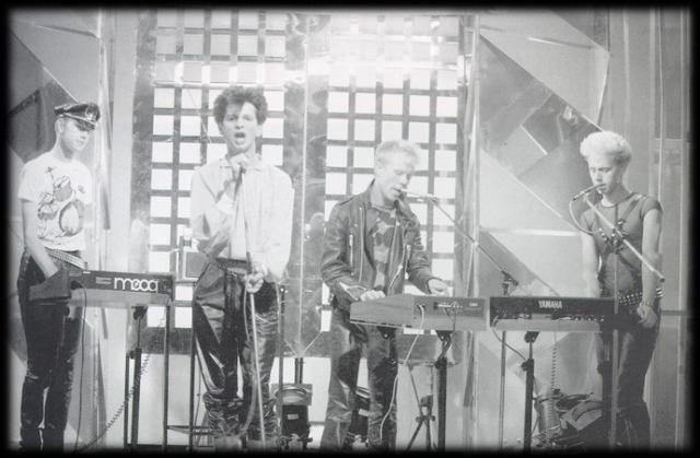 одна из первых концертных фотографий группы depeche mode