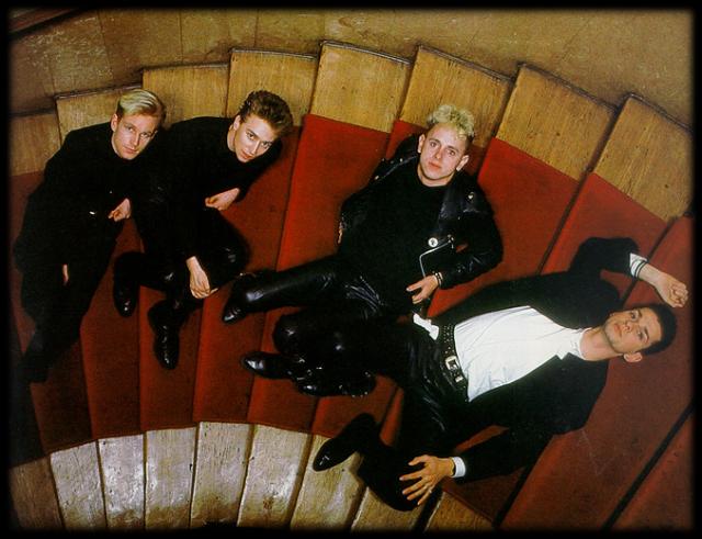 фото участников группы depeche mode на лестнице